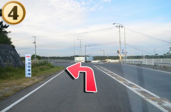 道沿いに進みL字を超え、T字路を左折