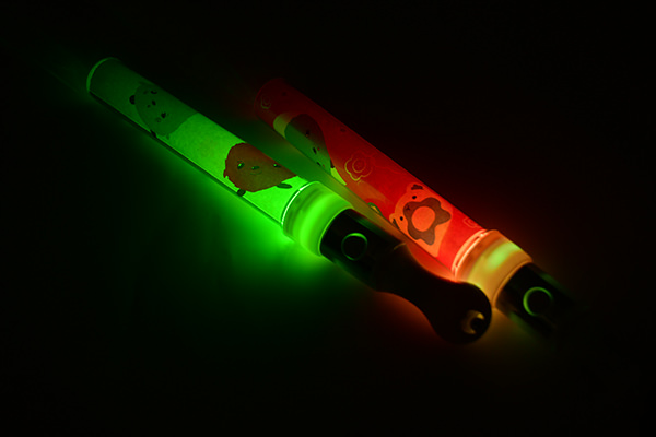 光グッズをもってLet‘s enjoy LIGHT UP