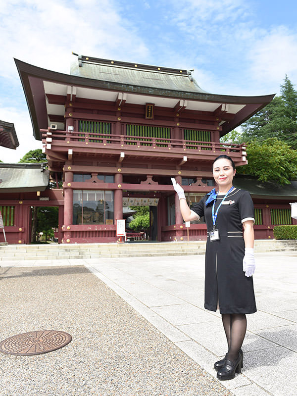 笠間稲荷神社の境内で、藤本さん