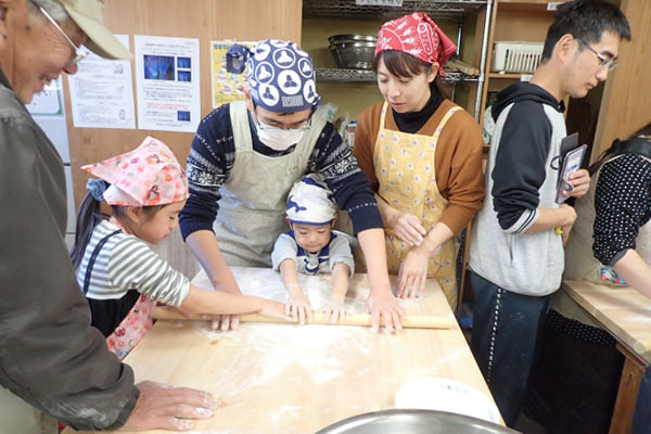 親子そば打ち体験